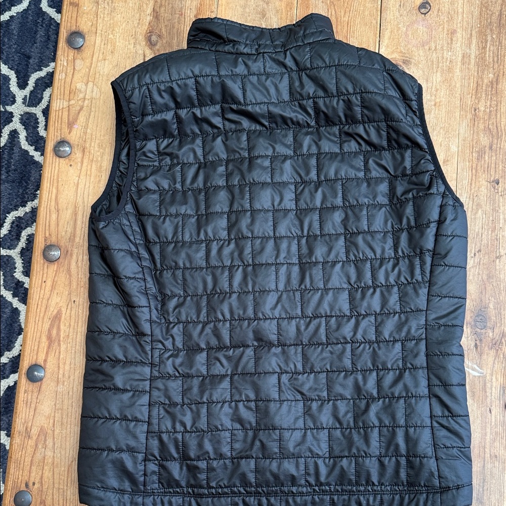Patagonia Black Insulated Vest - Picture 2 of 7